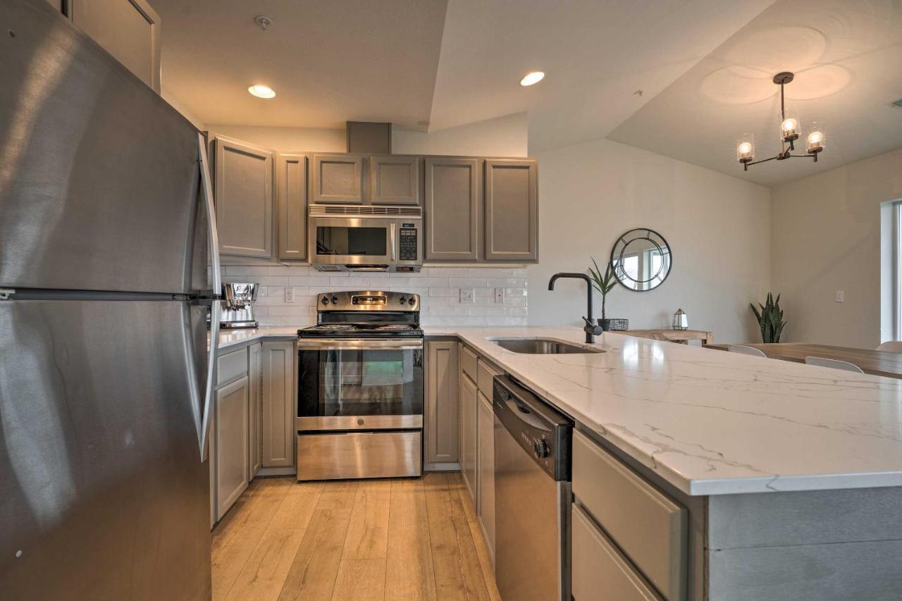 Chic Chelan Condo With Balcony, Walk To Lake And Dtwn! エクステリア 写真