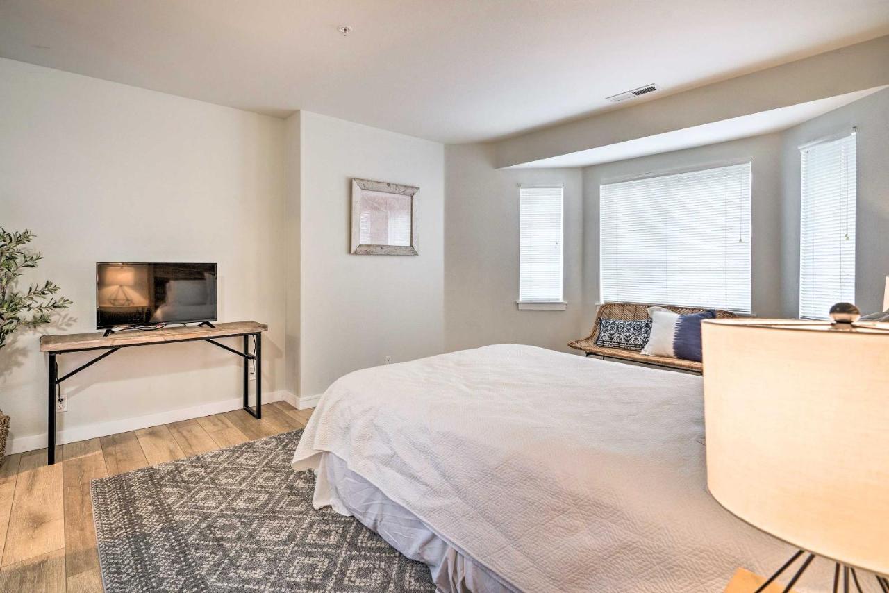 Chic Chelan Condo With Balcony, Walk To Lake And Dtwn! エクステリア 写真
